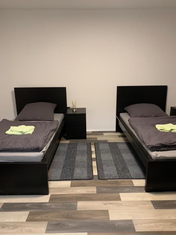 Monteurzimmer Oberlistingen Zweibettzimmer Mit 2 Baedern Breuna Ngoại thất bức ảnh
