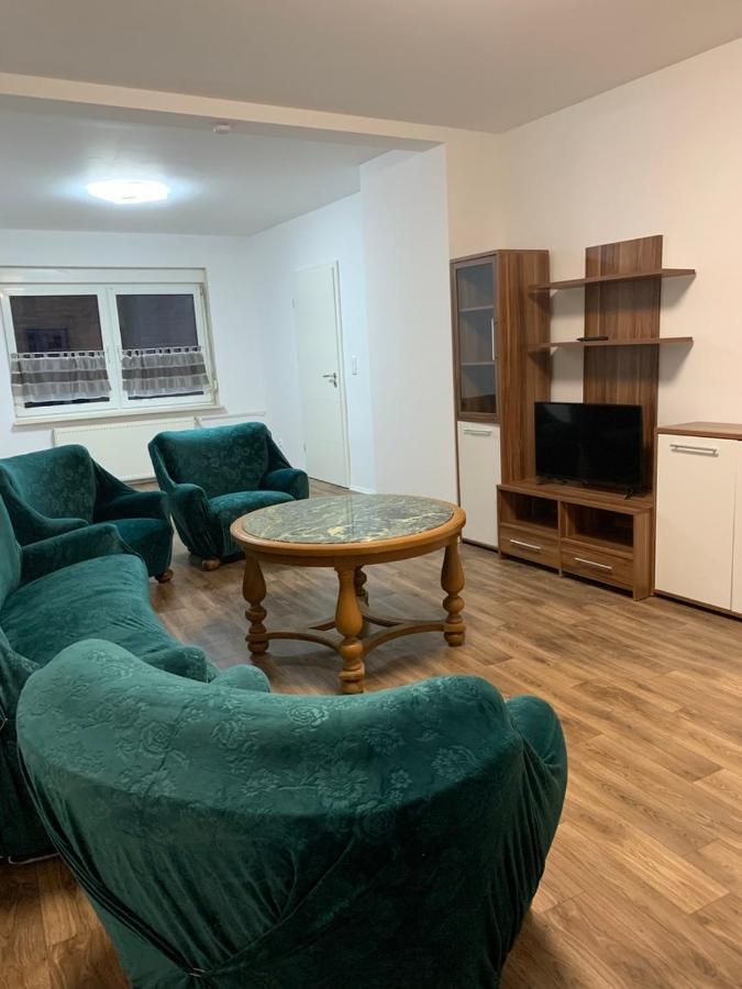 Monteurzimmer Oberlistingen Zweibettzimmer Mit 2 Baedern Breuna Ngoại thất bức ảnh