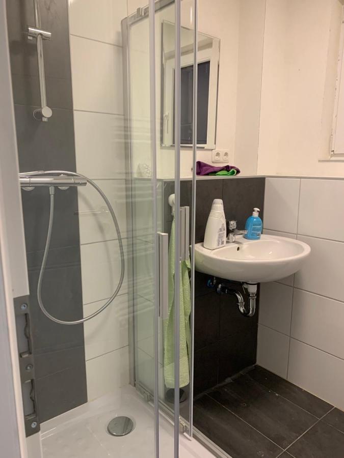 Monteurzimmer Oberlistingen Zweibettzimmer Mit 2 Baedern Breuna Ngoại thất bức ảnh